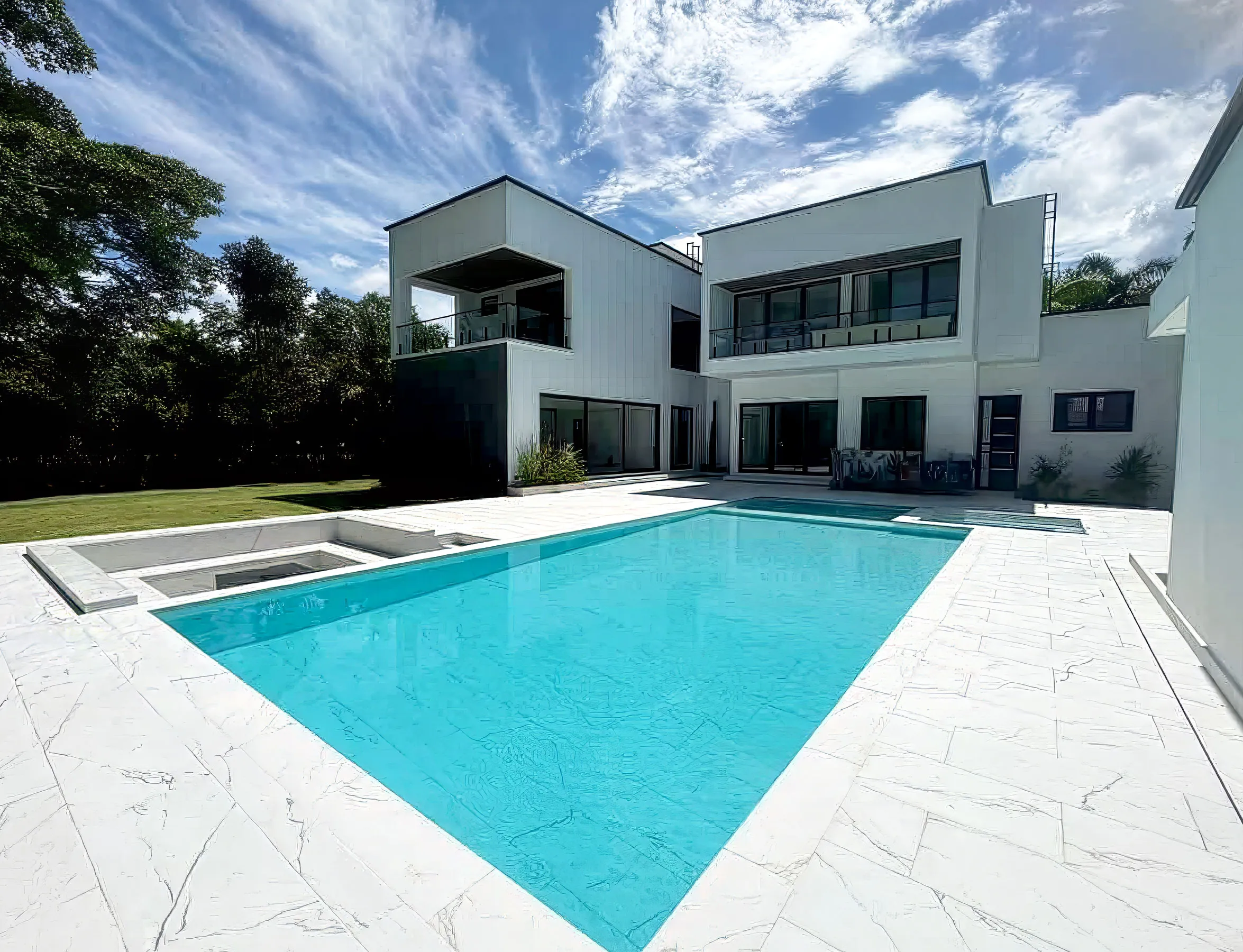 TERRAZA, PLAYA,BORDE, VASO: Mythos Selene