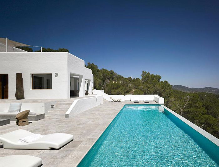 Distribuidores de vinos nacionales, vinos internacionales y bodegas.