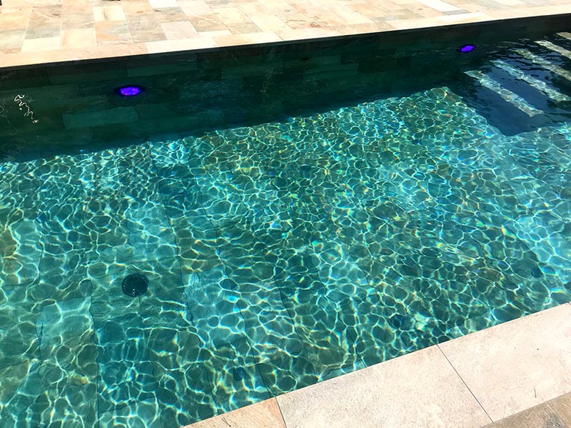 Pool, edges and pool grill in porcelain stoneware Serena Mix - Rosa Gres