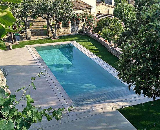 Margelle Compact pour piscines aux lignes droites