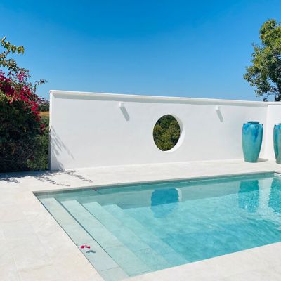 Couleur de l'eau de la piscine. Couleurs foncées - Grès cérame blanc