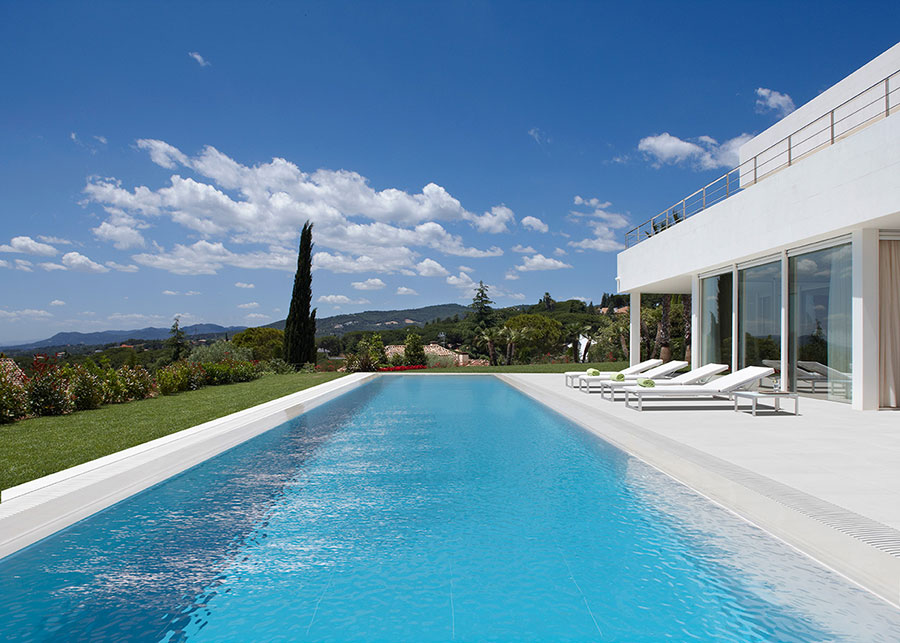 Piscine en grès cérame 'Iconic White' de Rosa Gres