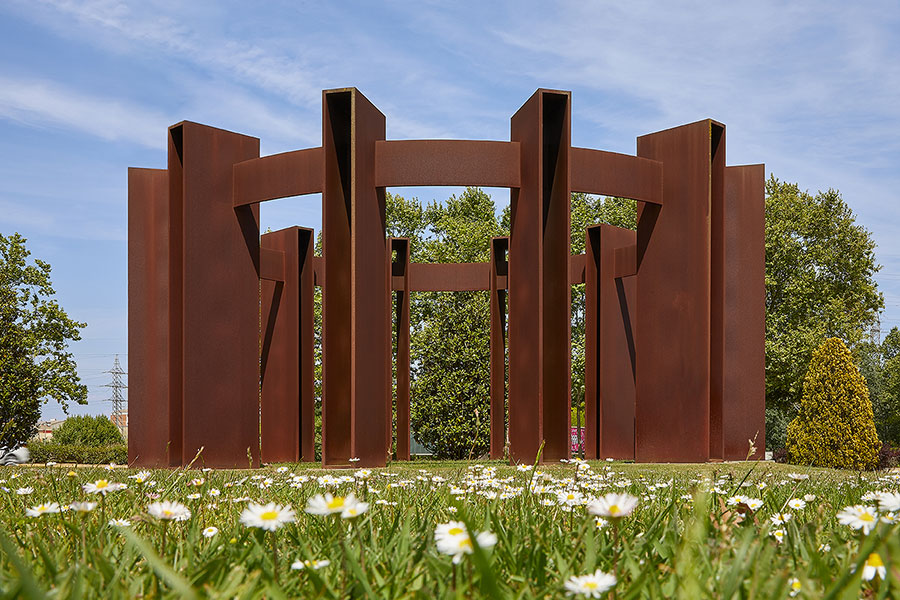 Sculpture by Elisa Arimany. Cerdanyola del Valles, Barcelona 2002