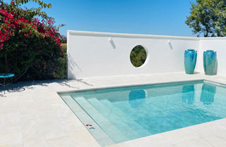 Steps and Porcelain Stoneware Solutions for Pools