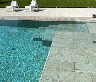 Porcelain stoneware solutions and stairs for swimming pools - Platforms