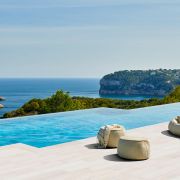 Construction solutions in porcelain stoneware for Infinity Pools