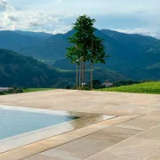 Sol en grès cérame pour extérieurs, piscines et intérieurs effet ardoise. Pietro Golden