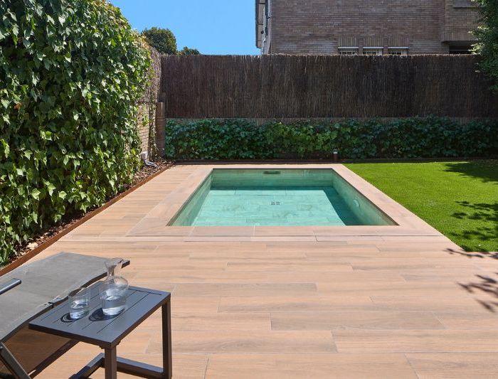 terraza con gres porcelánico imitación madera