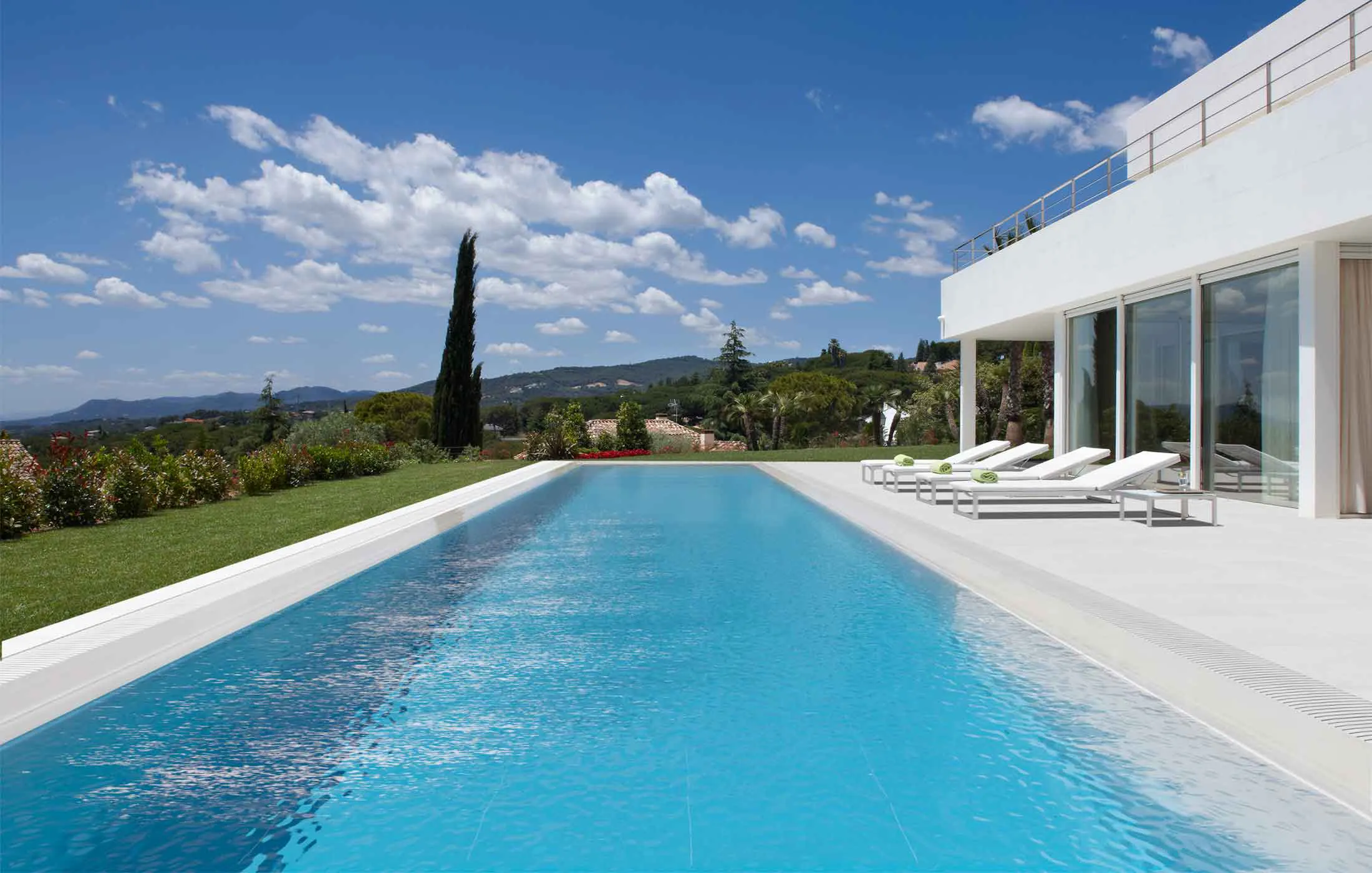 Piscinas Desbordantes. Sistema Prestige