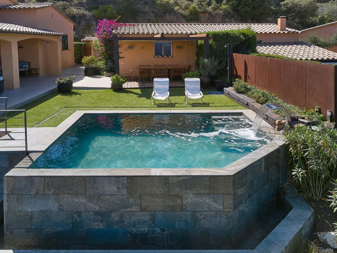 claves para diseñar una piscina desbordante perfecta